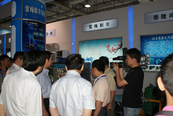 Governor Shi visited the exhibition booth to add glory to Xuemei brand Governor Shi visited the exhibition booth to add glory to Xuemei brand